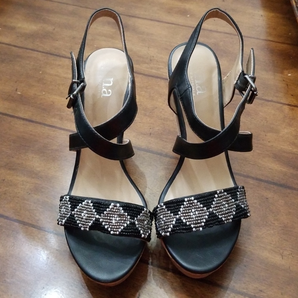 Wedge heels with beading